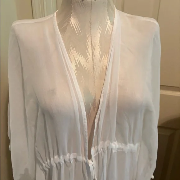 Nine West one size NWT $36 White Sheer Kimono with Pom Pom Trim fun beach cover - Picture 3 of 12